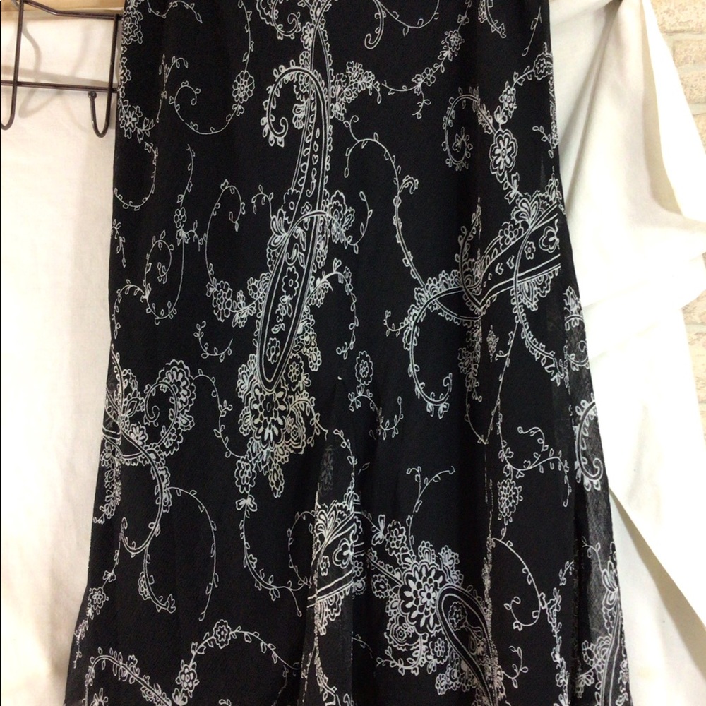 Woman’s Sz M CATO Blk & White Floral/Vine Skirt - Picture 4 of 11